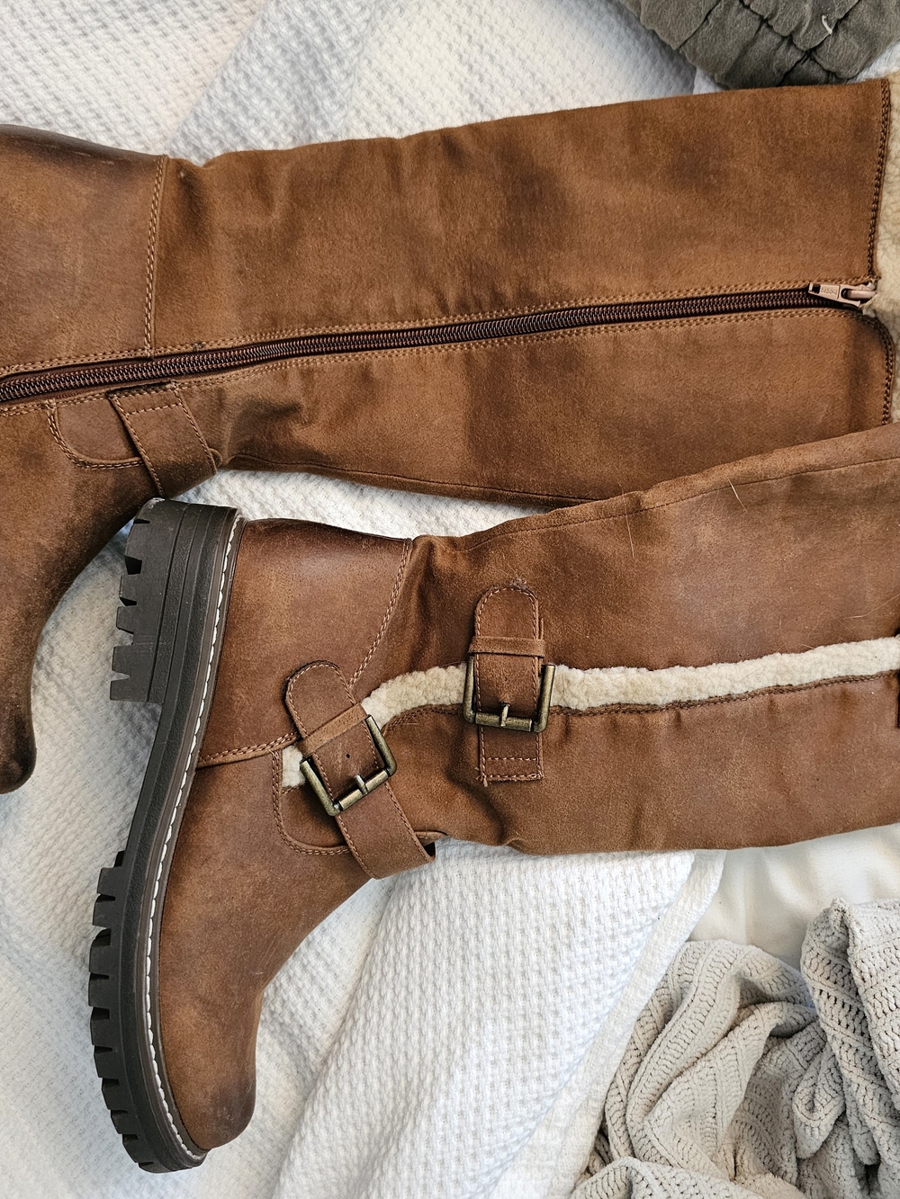 CLIFFS Brown Shearling-Lined Buckle Riding Boots